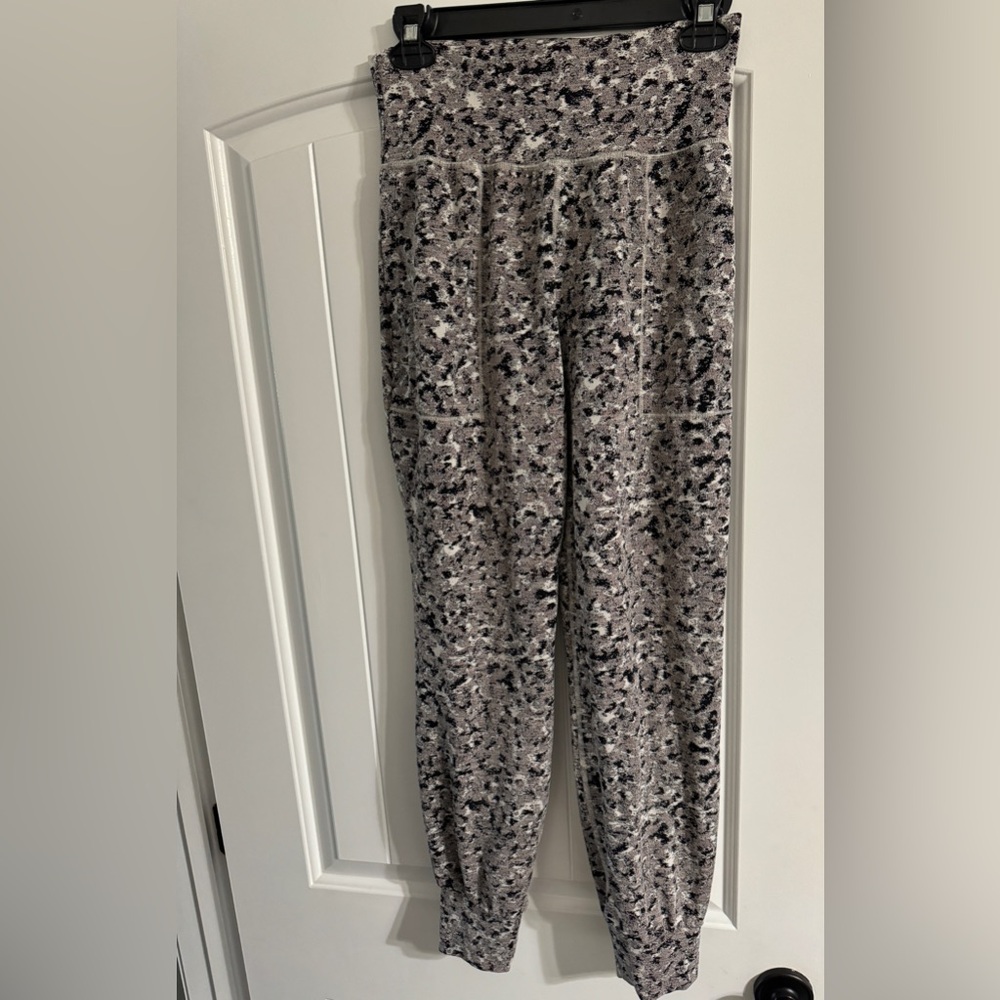 Athleta Salutation Stash Joggers
